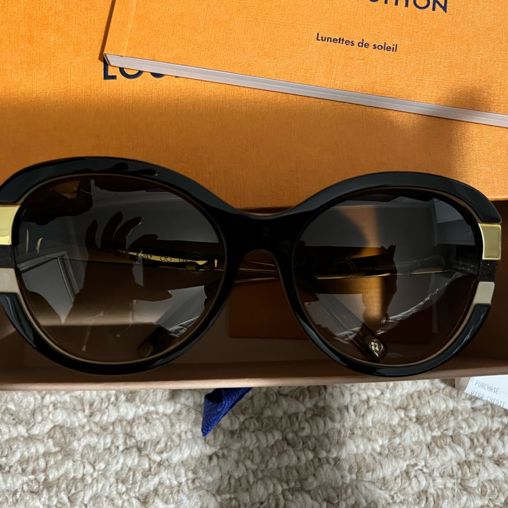 Authentic Louis Vuitton petit Soupçon cateye sunglasses